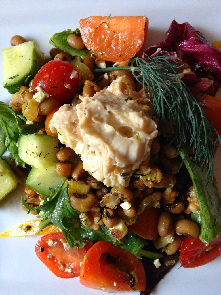 Salad with curried Black Eyed Peas