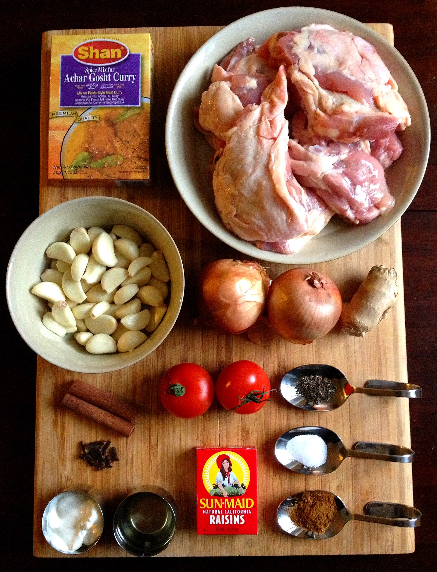 Ingredients for Indian-style Chicken with 40 Garlic Cloves