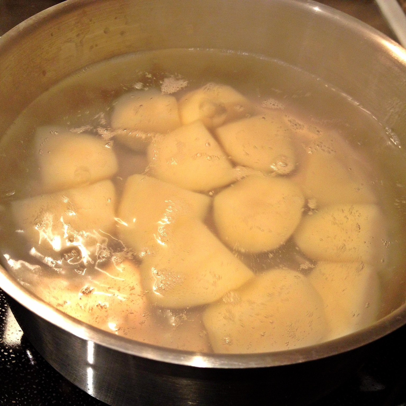 Boiling potatoes for vegetable cutlets