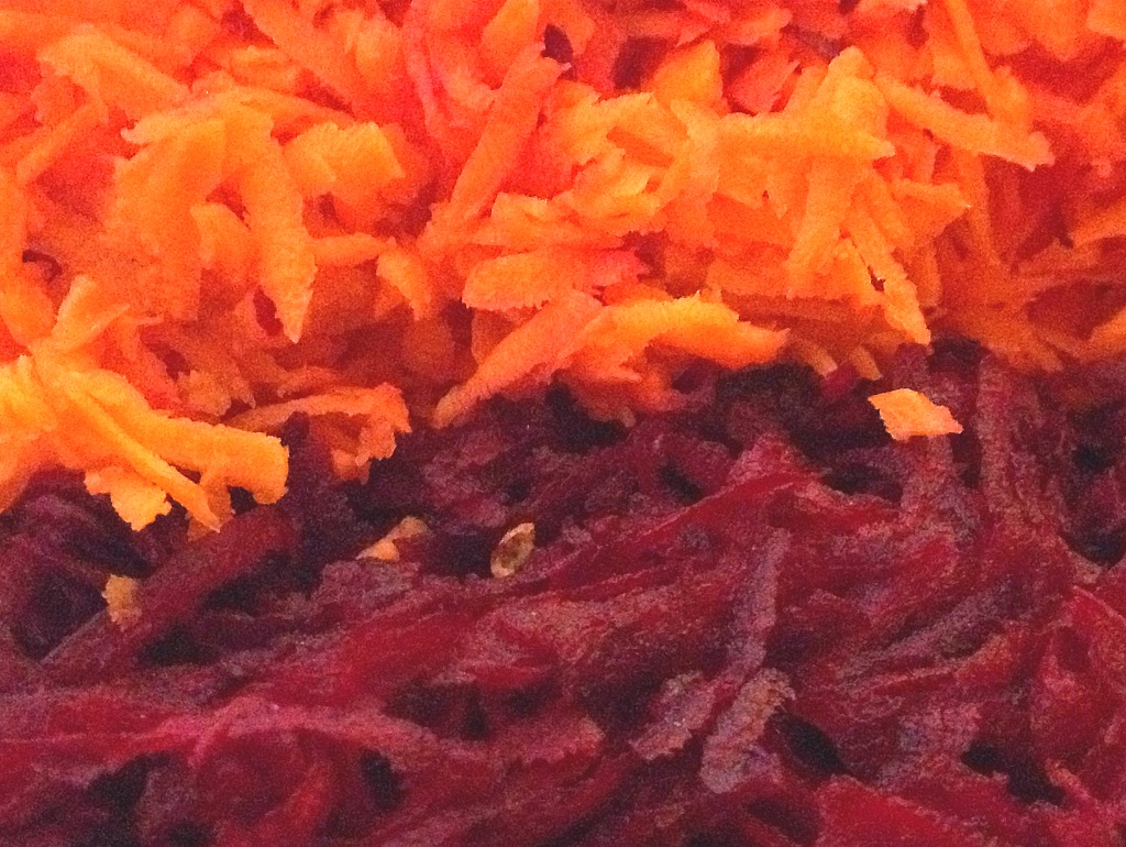 Grated carrots and beets for vegetable cutlets
