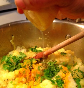 Adding fresh lemon juice to potato playa with masala dosa