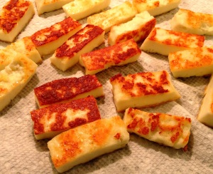 Browned pieces of paneer on a paper towel-lined platter for Mattar Paneer